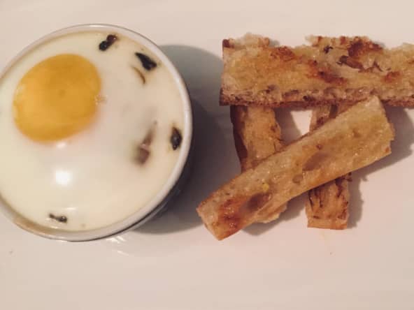 Oeuf cocotte aux champignons de Paris