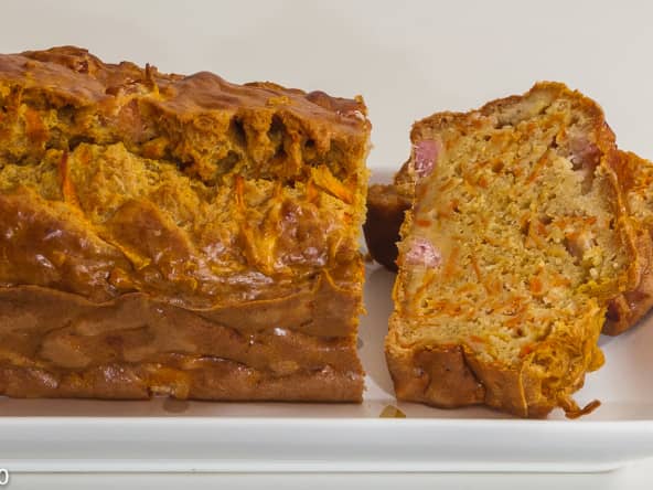 Cake salé au jambon et carottes