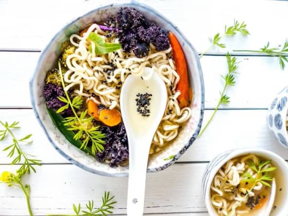 Ramen au sésame noir et citron