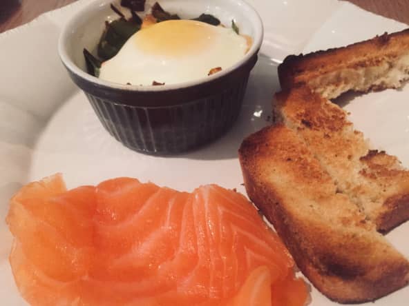 Oeuf cocotte aux poireaux et saumon fumé