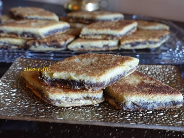 Losanges de semoule aux dattes