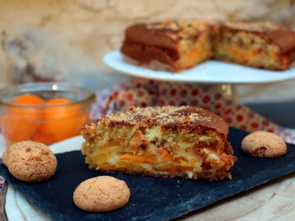 Gâteau aux pêches au sirop et amaretti