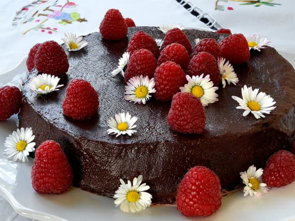 Gâteau au chocolat et framboises