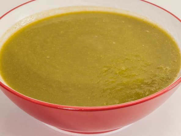 Soupe de fanes de radis au céleri boule