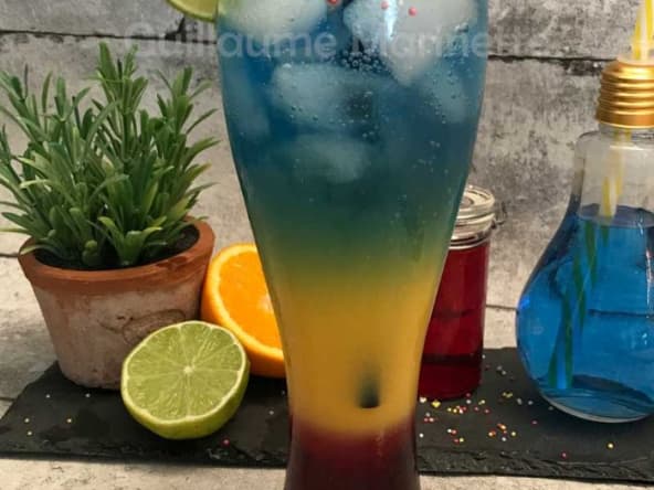 Cocktail à étages arc-en-ciel