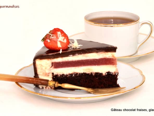 Gâteau chocolat fraises glaçage miroir