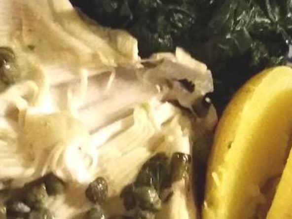 Aile de raie au court bouillon, beurre fondu aux câpres