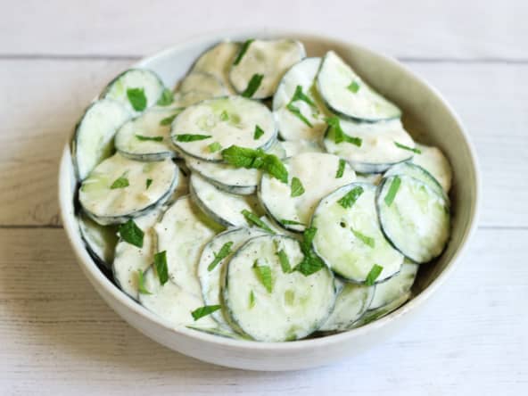 Salade de concombre à la sauce tzatziki