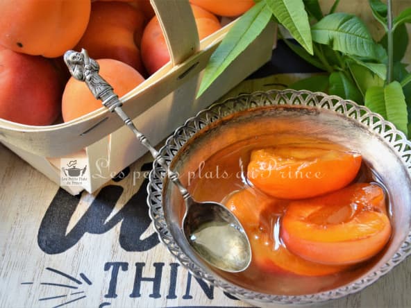 Oreillons d'abricot au sirop de verveine citronnelle
