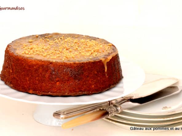 Gâteau aux Pommes, aux Pacanes et à l'Erable chaud.