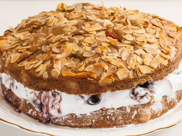 Gâteau épicé à la rhubarbe et aux amandes