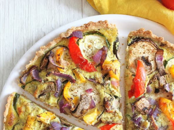 Quiche aux légumes d'été, tofu soyeux, pâte à l'huile d'olive