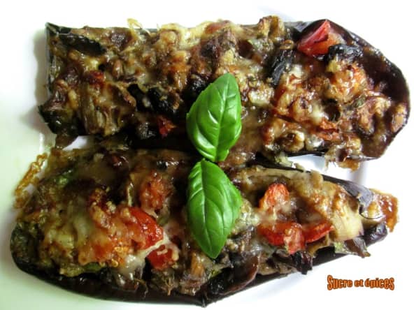Aubergines farcies aux champignons, tomates et mozzarella