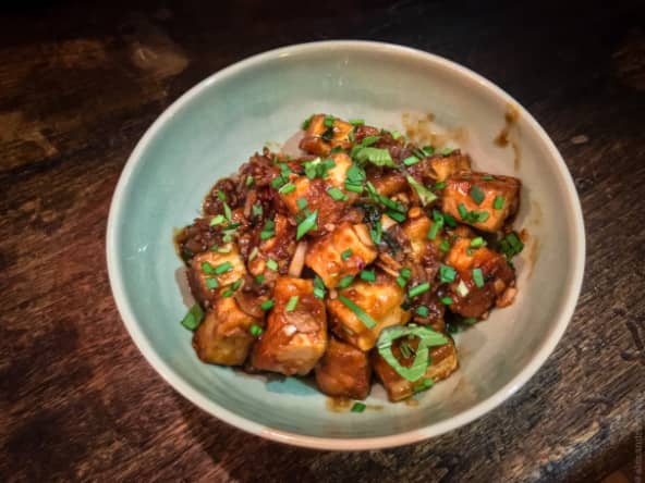 Tofu caramélisé à la citronnelle