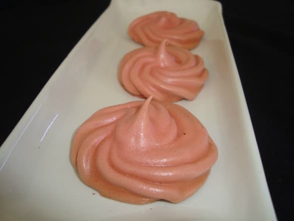 Meringues parfumées au sirop de coquelicot