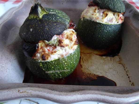 Courgettes farcies au bacon, poivron, ricotta et tomates séchées