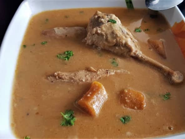 Soupe de Poulet aux Arachides