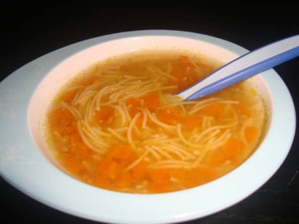 Petit potage de vermicelles aux carottes dès 12 mois