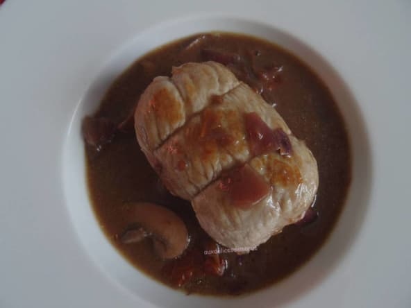 Paupiettes de veau, sauce aux champignons et Bourgogne rouge