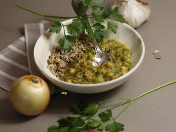 Quinoa et curry de pois chiches aux épinards