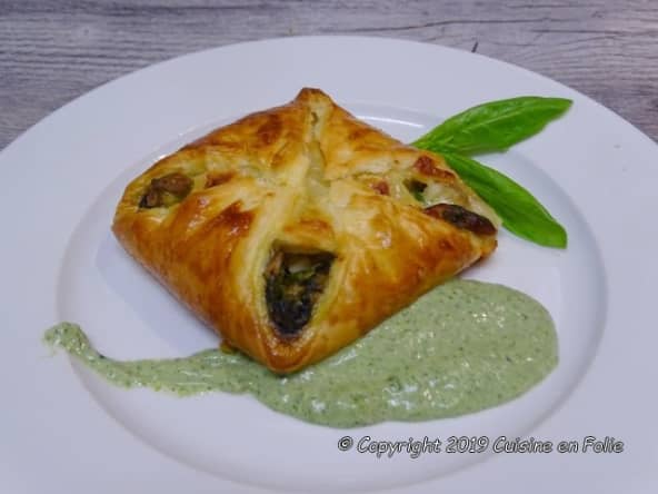 Feuilletés au Cabécou, épinards, cèpes et coulis d'épinards