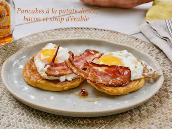 Pancakes sucrés salés à la patate douce, bacon et sirop d'érable