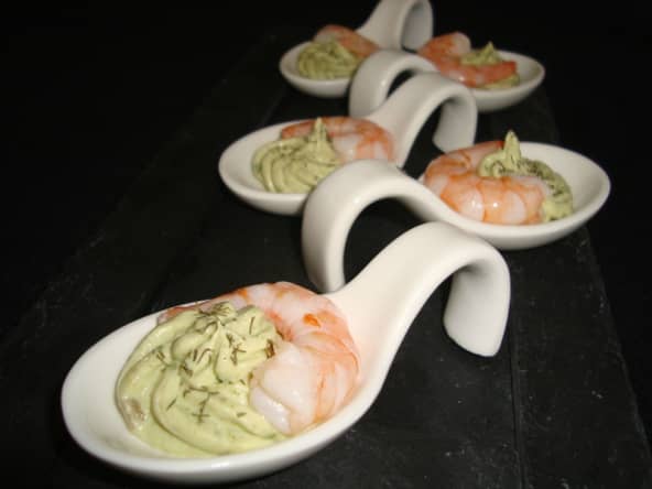 Cuillères apéritives à l'avocat et aux crevettes