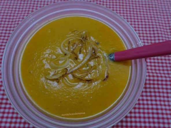 Velouté de potiron et oignon grillé