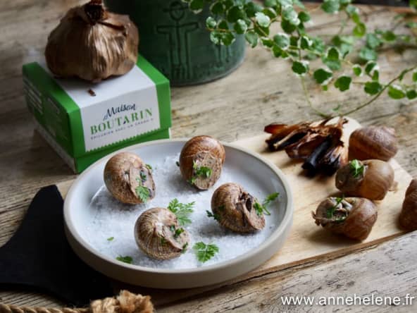Escargots farcis au beurre à l'ail noir pour les fêtes