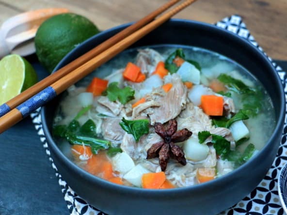 Soupe vietnamienne au jambon façon pot-au-feu (carottes, navets, cresson...)