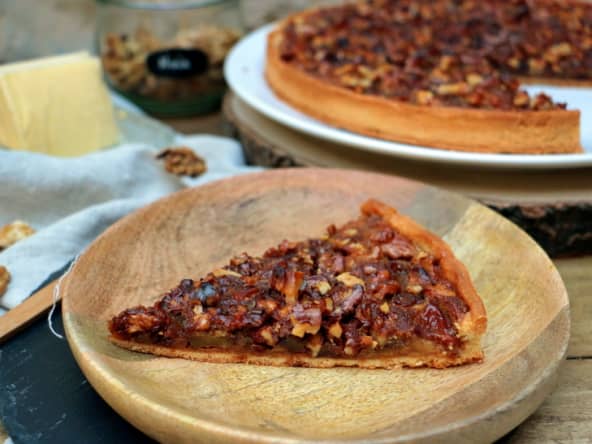 Tarte aux pommes, noix et miel