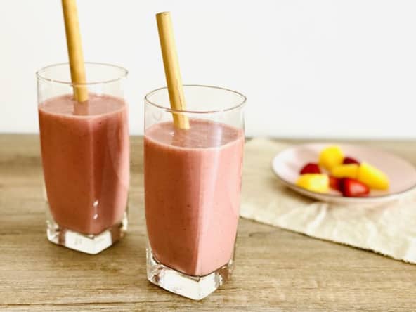 Smoothie fraise ananas et noix de coco