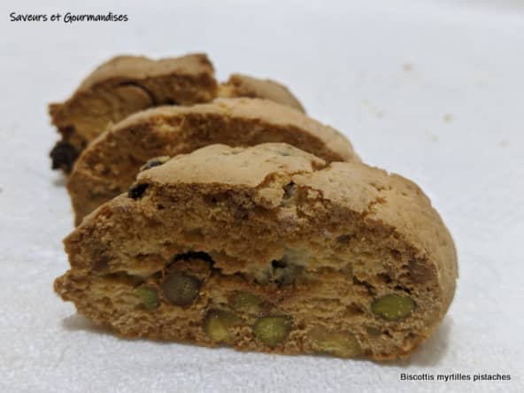 Biscottis aux pistaches et myrtilles séchées