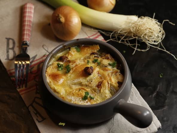 Gratin oignons poireaux chèvre et noisettes