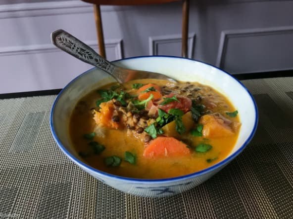 Curry thaï de lentilles aux légumes d’hiver