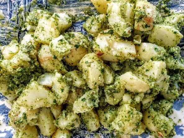 Pesto d’orties sur salade de pommes de terre