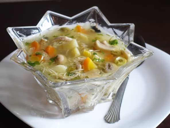 Bouillon de légumes poulet champignons