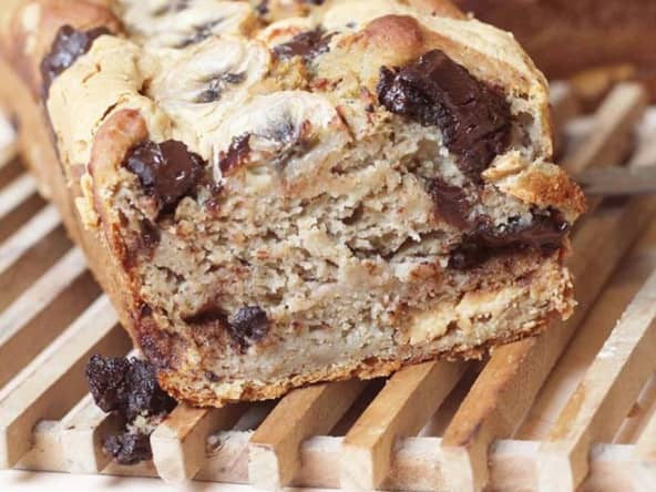 Banana bread au beurre de cacahuète et chocolat