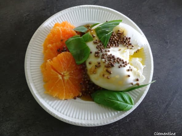 Burrata aux oranges sanguines, coriandre et lavande