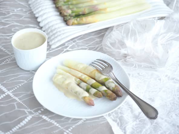 Asperges sauce césar