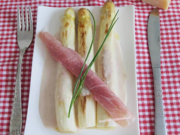Asperges blanches au parmesan et jambon cru