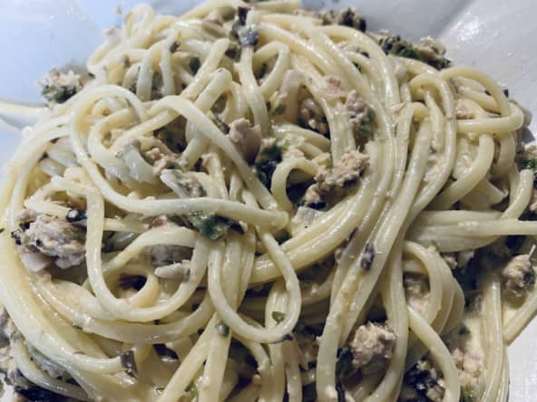 Spaghettis au thon et épices de la mer
