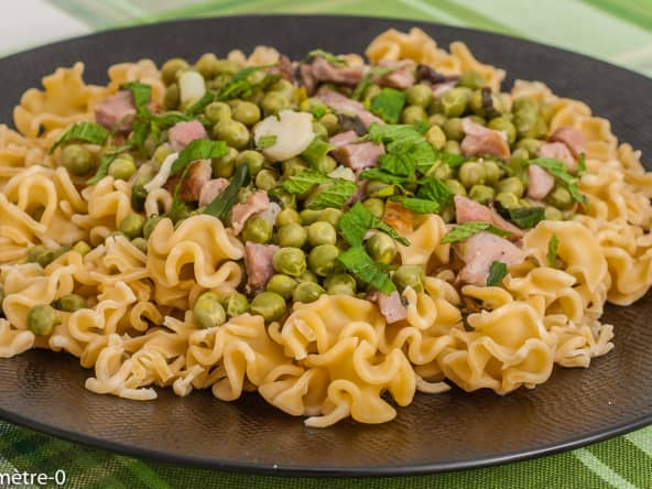Pâtes aux petits pois et aux lardons
