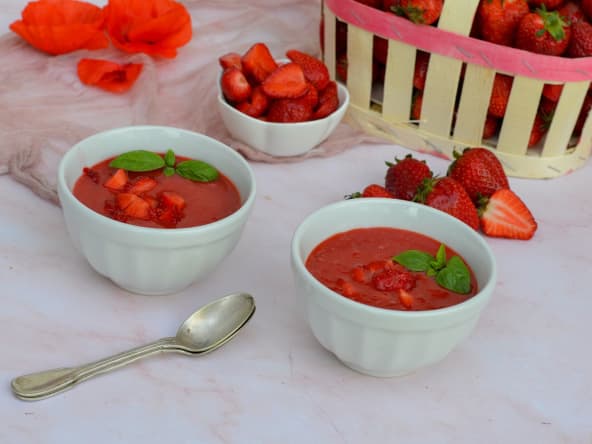 Soupe de fraises au basilic