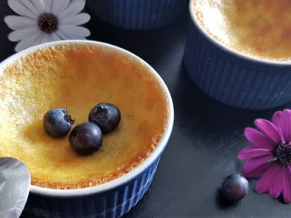 Crème aux œufs et myrtilles 