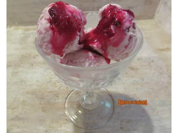 Glace à la confiture de roses