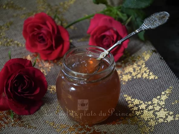 Gelée Mille et une nuits aux roses rouges du jardin