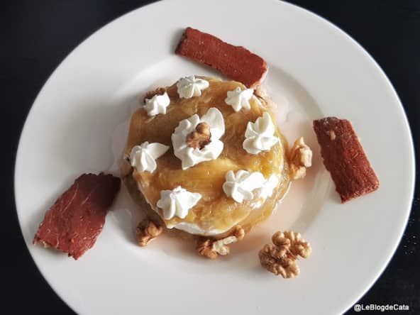 Rhubarbe à la cannelle, fleur d'oranger et chantilly maison 
