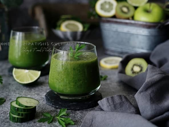 Smoothie vert au concombre, persil et pomme sans sucre