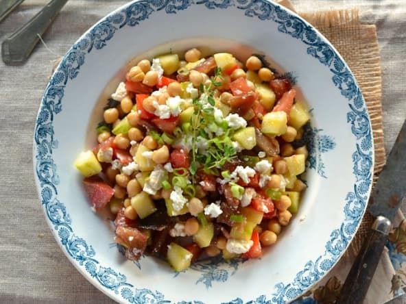 Salade pois chiche à la tomate, concombre et feta
